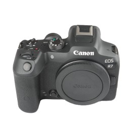 Canon EOS R7 543 scatti...