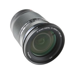 Olympus 12-200 F3,5-6,3...