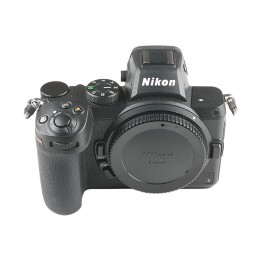 Nikon Z5 corpo usato 11.032...