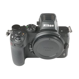 Nikon Z5 corpo usato 1.973...
