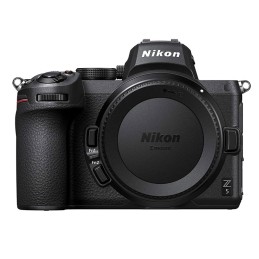 Nikon Z5 + SD 64GB Lexar...